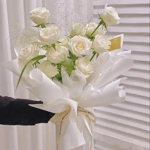 白玫瑰白色系鲜花清新色系33朵花束送花同城天津鲜花速递同城