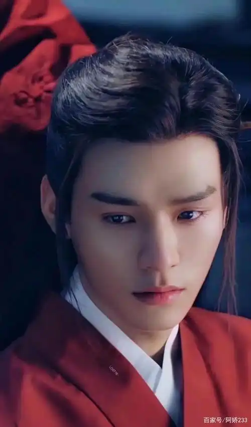 今年开播的《山河令》,着实让龚俊大火了一把.