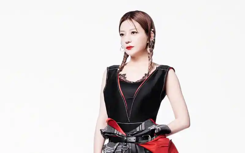 赵薇成熟魅力写真桌面壁纸