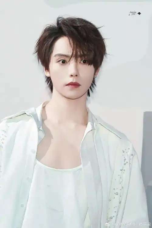 肖宇梁时装周造型