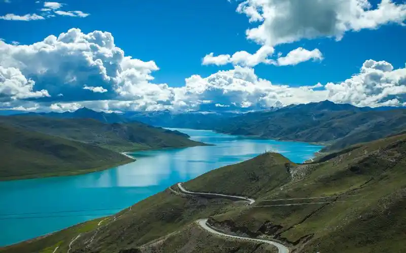 羊卓雍错优美仙境图片桌面壁纸_风景壁纸_壁纸下载_美桌网