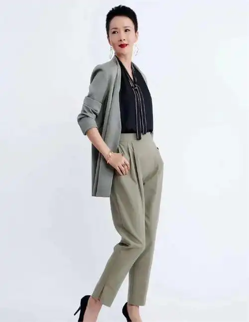 与丈夫坚持丁克12年,却在39岁意外得子的谢兰,现怎样了?