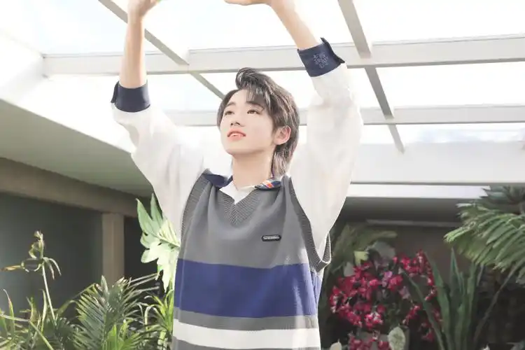 宋亚轩天气预报 晴温柔预警 是你 cr.七颗… - 堆糖,美图壁纸兴趣社区