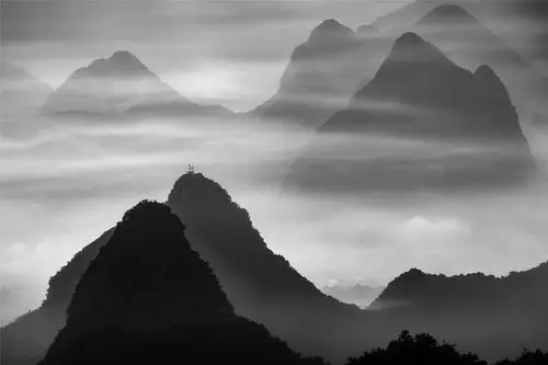 桂林:黑白灰三色摄影,展现山水风光独特魅力!