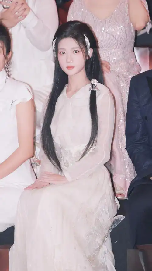 陈意涵estelle超话91#中国国际时装周#见证盛世风采,享东方美学.