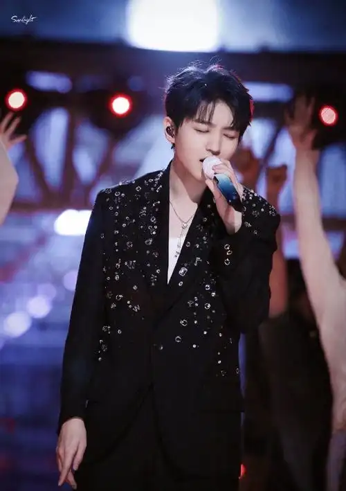 王俊凯跨年舞台音源登顶飙升榜##粉丝给王俊凯对话加的字幕