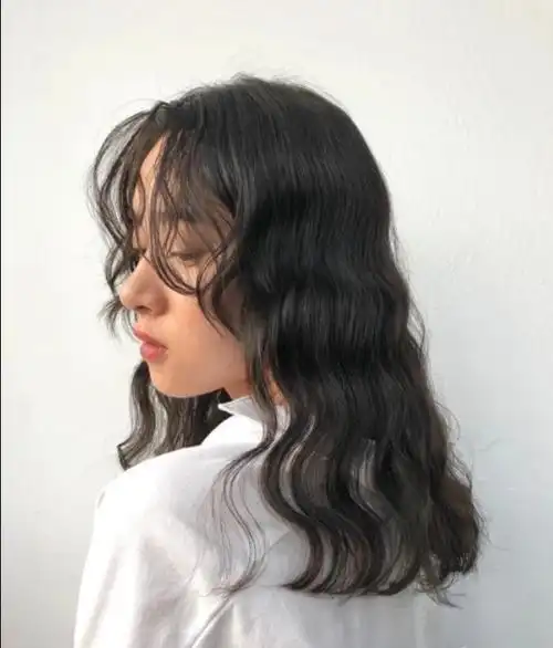 烫发想要不显老又好看,浪漫的水波纹卷绝对是首选之一