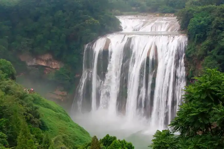 大地:致敬三十岁环中国旅行之黄果树瀑布