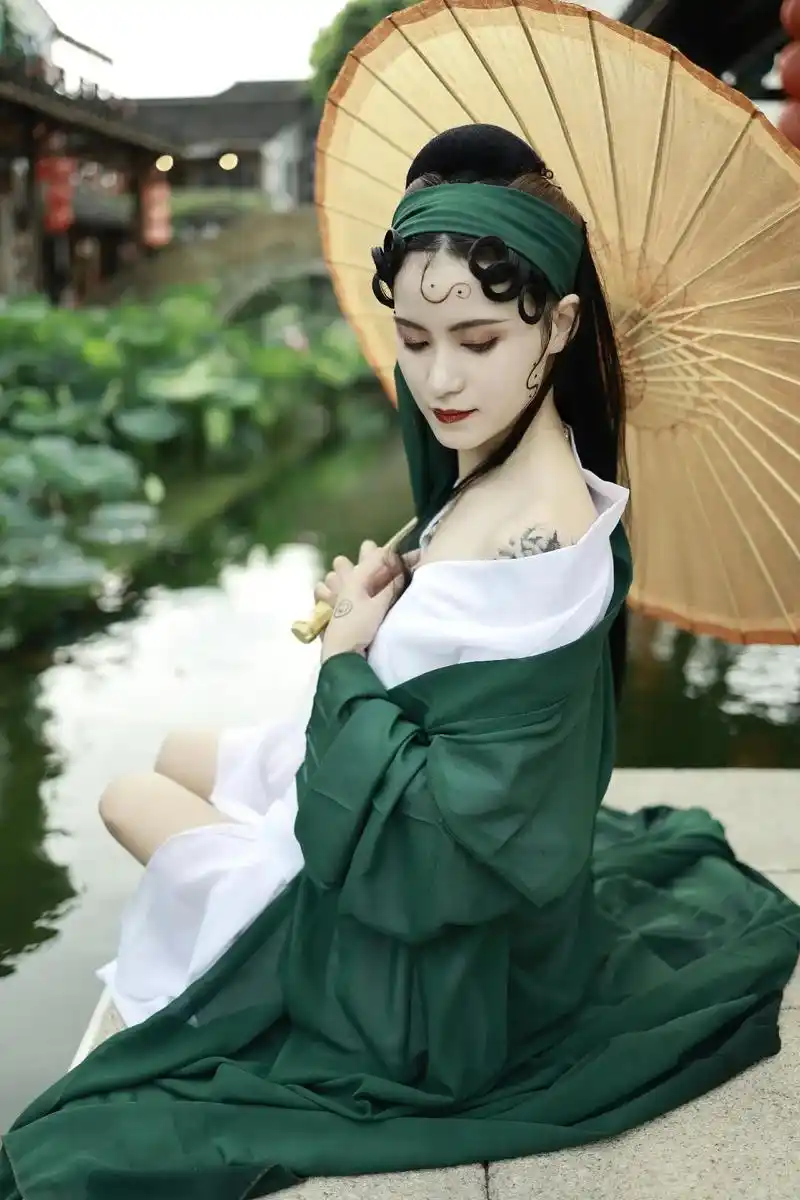 壹月摄影 青蛇.#西塘摄影师 西塘摄影#西塘摄影古风  - 抖音