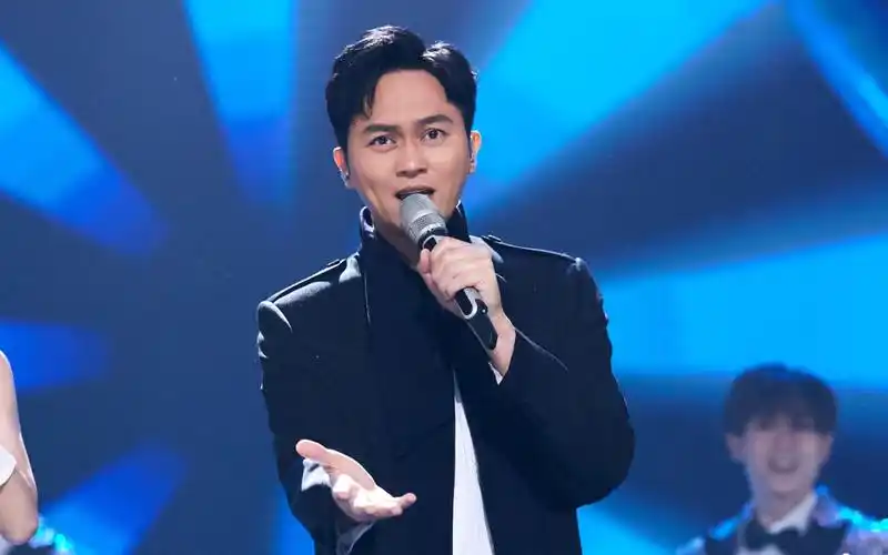 张智霖 10.6小芒国货之夜《monica》高清直拍