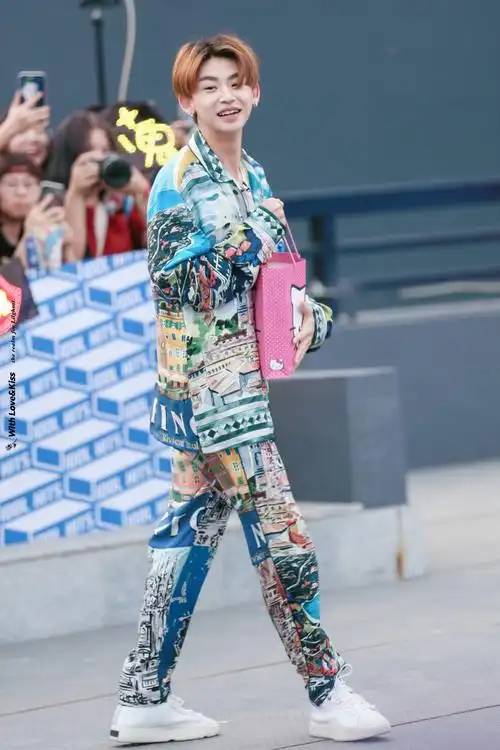 0912小鬼王琳凯上班图