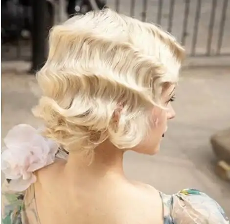 女生复古短发烫发发型图片2