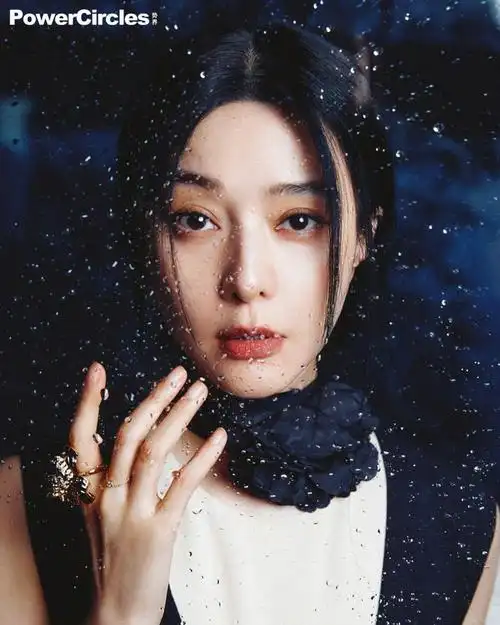 范冰冰登上势界powercircles11月刊封面一展风采