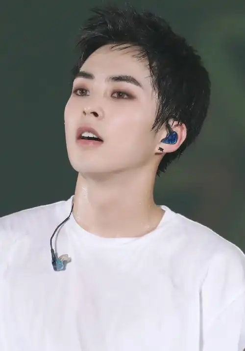 金珉锡新冠痊愈出院#据韩媒,sm娱乐透露,exo成员金敏锡目前新冠痊愈