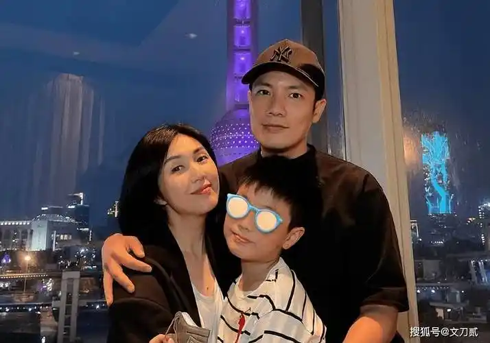 杨千嬅:千帆过尽终收获幸福_陈奕迅_郑中基_感情