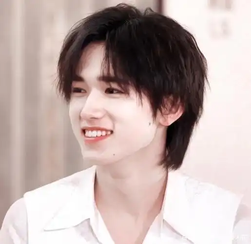 宋亚轩治愈笑容,每天一遍防止抑郁