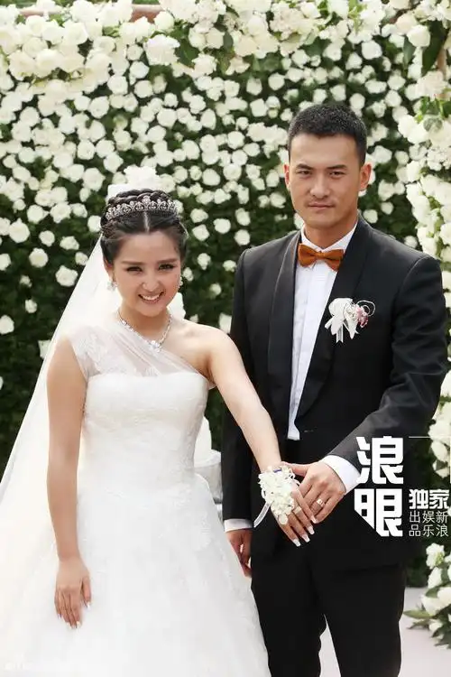 黄晓明baby10月办婚礼 85后女星大婚现场美照pk