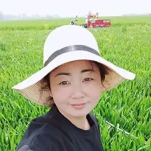 村里广场舞组织者,舞姿美不美不重要,重要是给枯燥的农村生活找点乐子