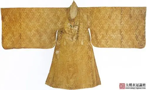 朝鲜 仙鹤补四合如意云纹盘领袍`