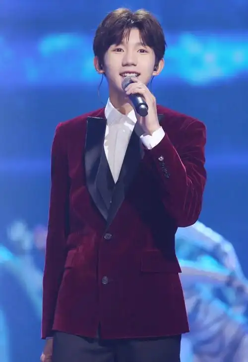 【网恋被别人骗了】当他走过