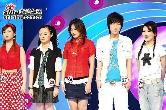 今日(7月1日星期六)中午,湖南卫视直播"2006超级女声"沈阳赛区50进20