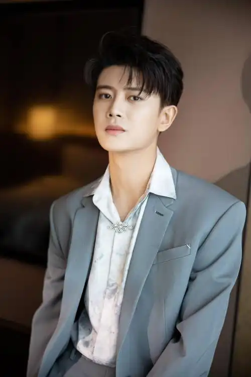 任嘉伦新剧不说再见定档一身正气陆大人化身高级卧底