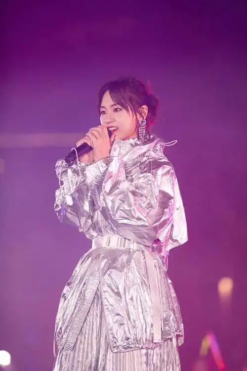 周笔畅北京卫视跨年演唱会舞台图片,明星,美女,性感,明星,歌手,周笔畅