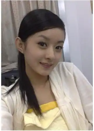 果然是人红是非多,有人说赵丽颖整容,你看过她十年前的样子吗?