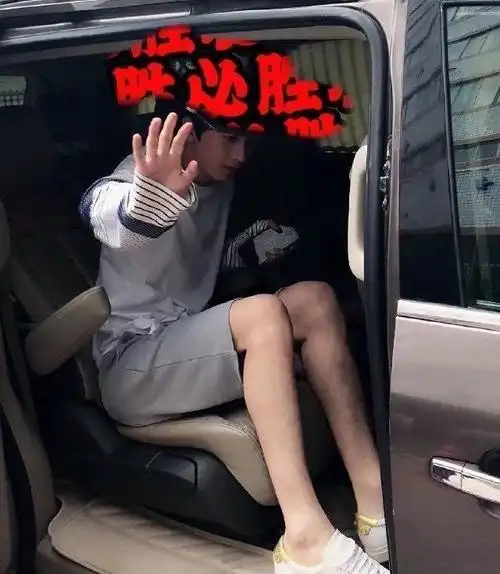 女明星的腿固然很美,而这位男明星的腿:让人感到出乎意料