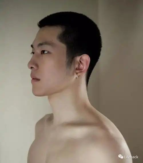 97年的重庆寸头小哥,攻气十足!