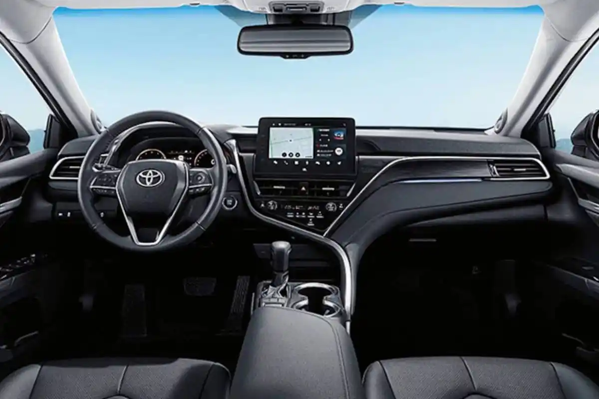 内饰中庸老气 丰田凯美瑞到店实拍