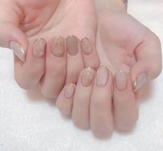 新年必做的美甲:酒红磨砂显白洋气,星空水钻太少女,适合粗短手