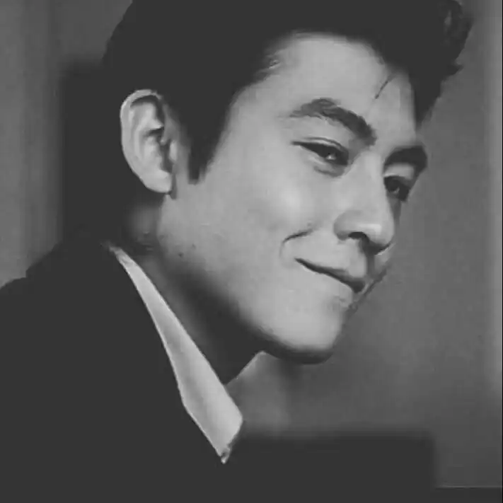 推荐港风男生头像陈冠希 500个关注了,谢谢喜欢 坚持!