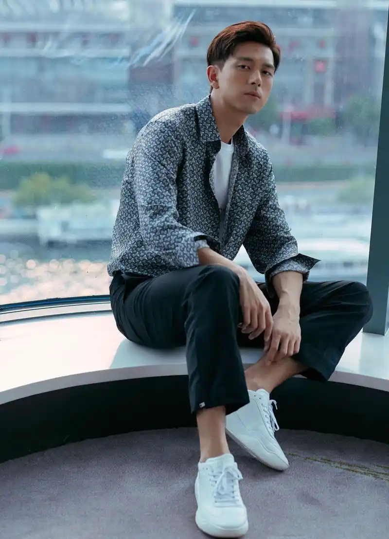 叮周末福利来袭李现九宫格的帅气请查收