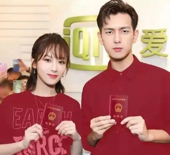 李现探班杨紫宣示主权