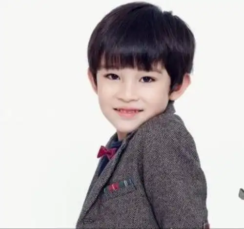 六一快到了,精选小男孩发型20多款送给你,越看越帅气