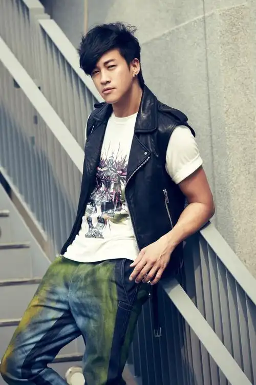 讨论何润东经纪人经纪人是谁