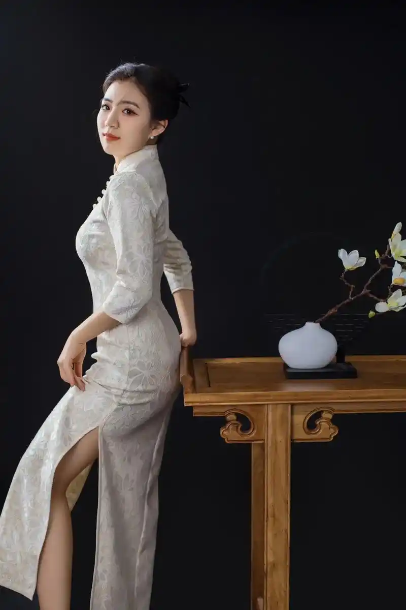 你们喜欢的旗袍写真来喽!#胜芳写真 #国风古韵 - 抖音