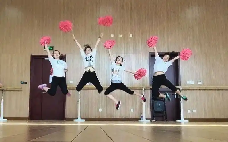 首医15级八临二班健美操汇报暨期末考核【四人花球操】