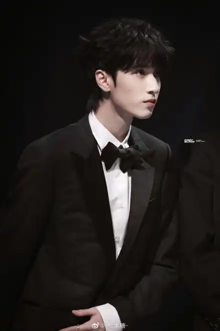 此就是为了浅回忆一下严浩翔criminal病娇疯批舞台@时代少年团-严浩翔