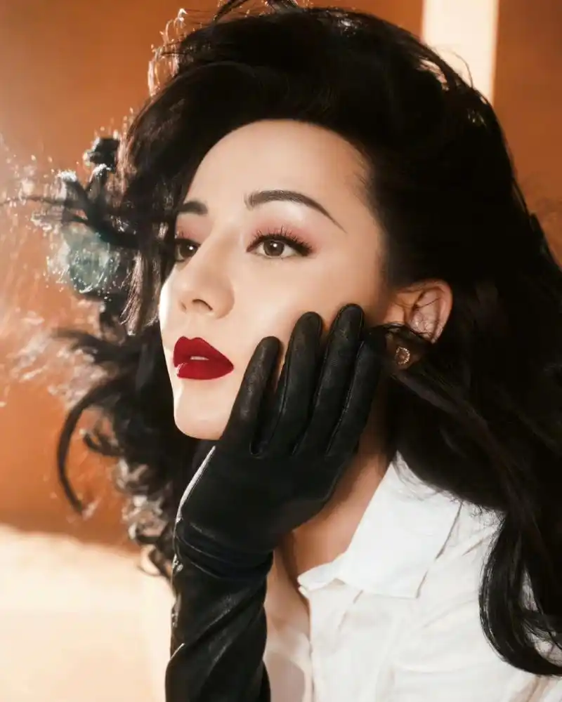 时尚芭莎这一期迪丽热巴的表现力真的不一般啊!