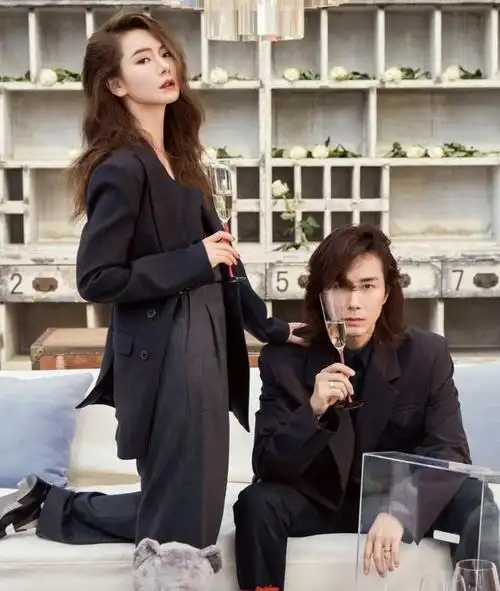 戚薇和李承铉看着太甜蜜在薰衣草田穿情侣装秀恩爱实在太甜