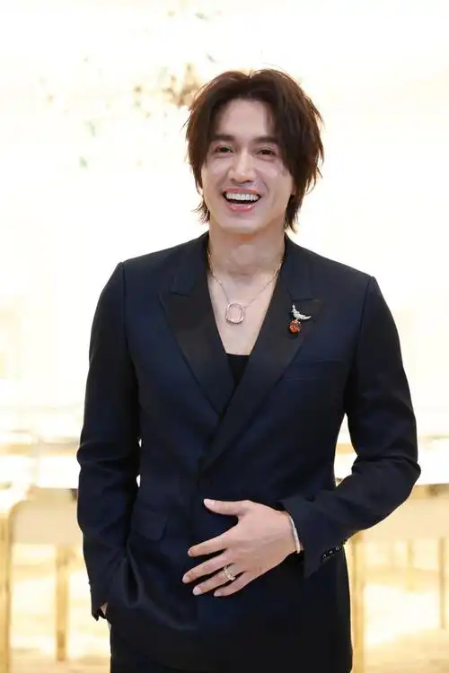 1月26日,言承旭出现在杭州出席活动