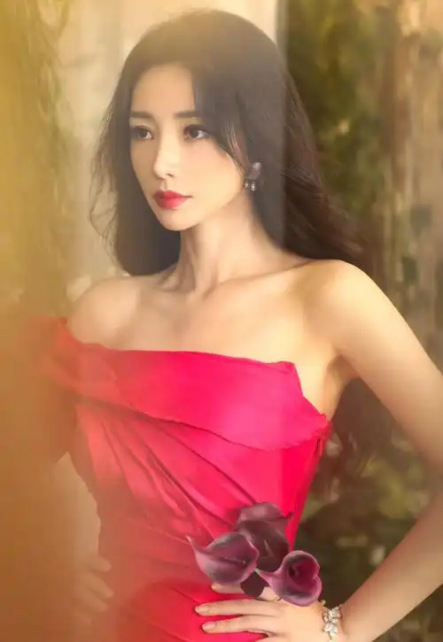 柳岩,一个在娱乐圈中饱经风霜的女孩.