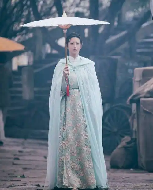 原创司藤中景甜28套旗袍造型霸气女王万种时尚实力演绎人间富贵花