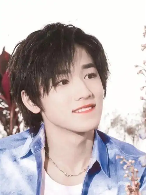 宋亚轩微笑图片