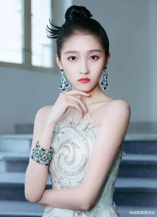 关晓彤:冷感美人如何穿出个人特色?插图2