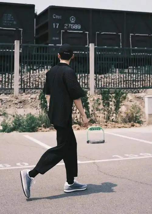 白敬亭拍照怎么能这么好看!_镜头_示范_背影