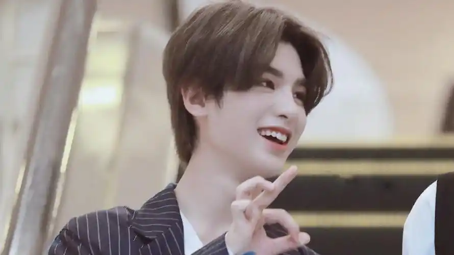 黄明昊素材 - 堆糖,美图壁纸兴趣社区