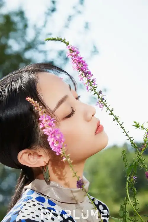 吴佳怡最新写真曝光纯粹气质诠释欧式复古